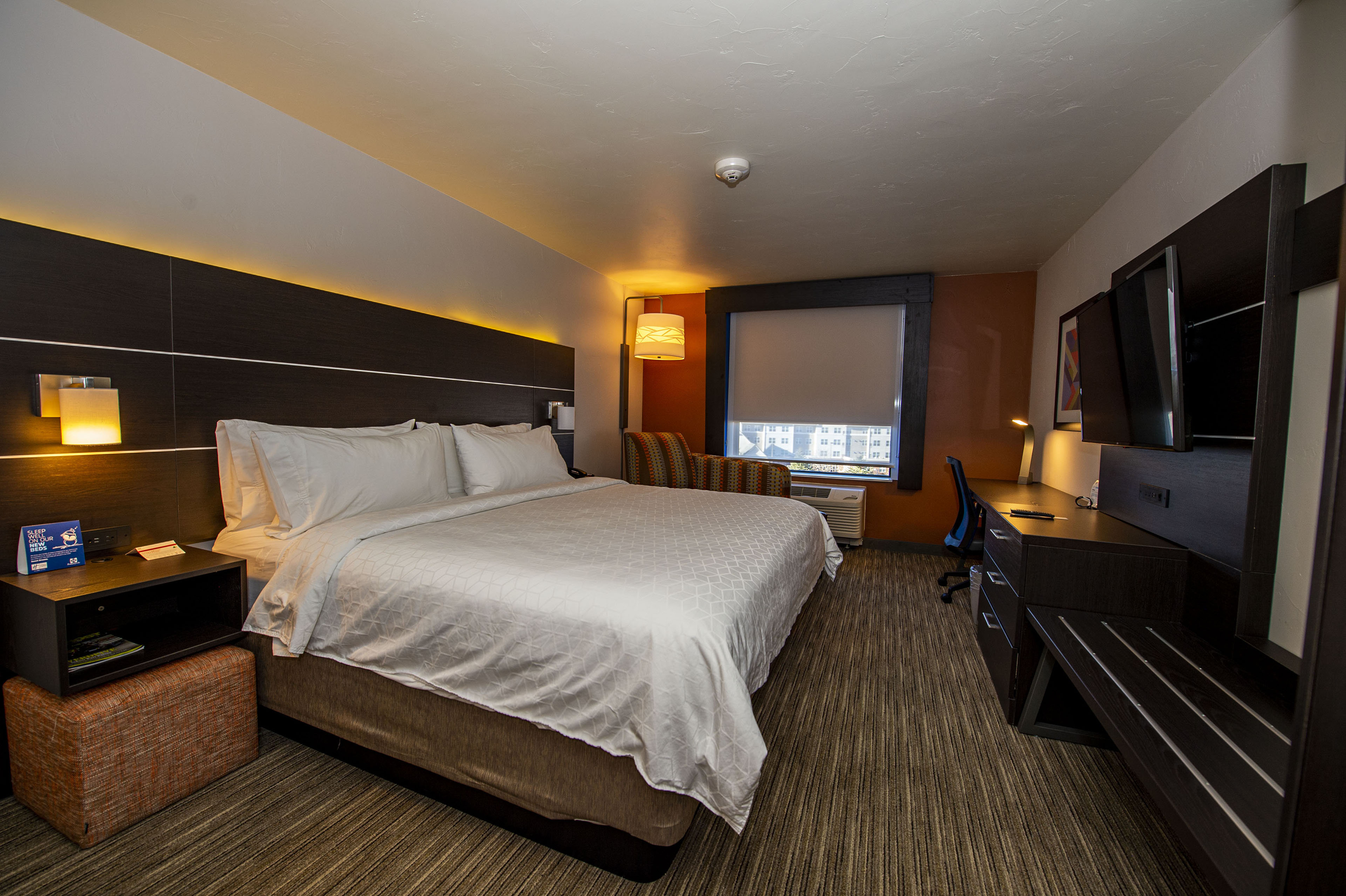 holiday inn express and suites colorado springs afa northgate