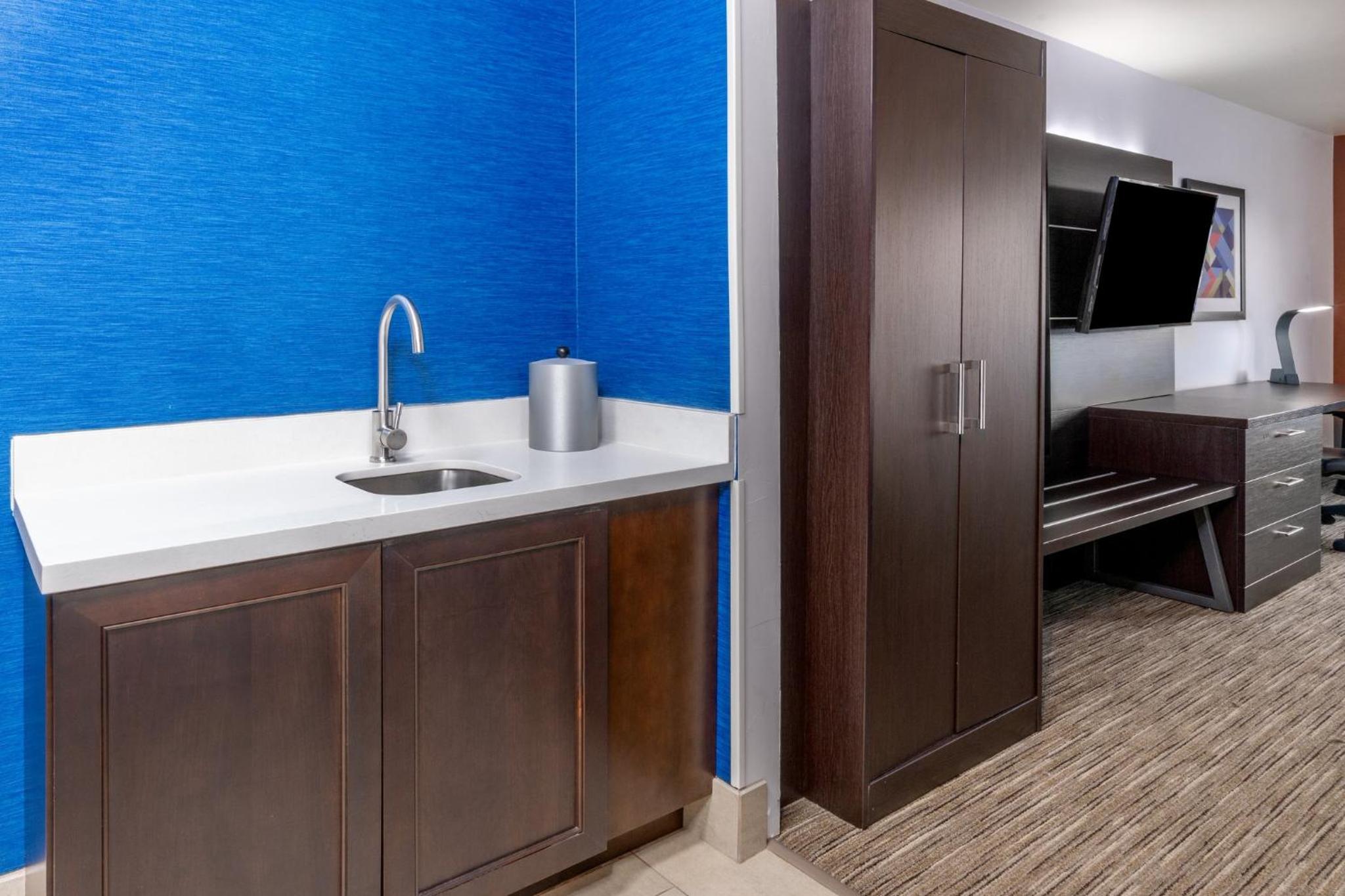 holiday inn express and suites colorado springs afa northgate
