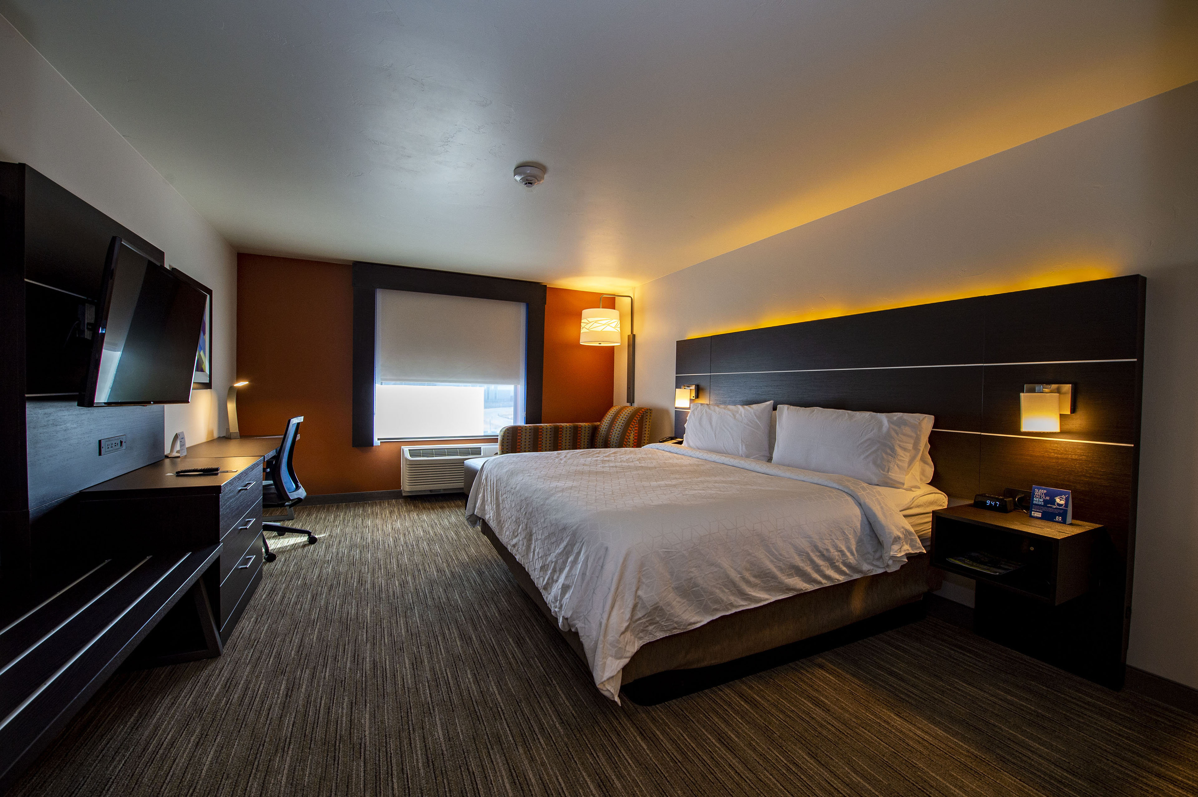 holiday inn express and suites colorado springs afa northgate