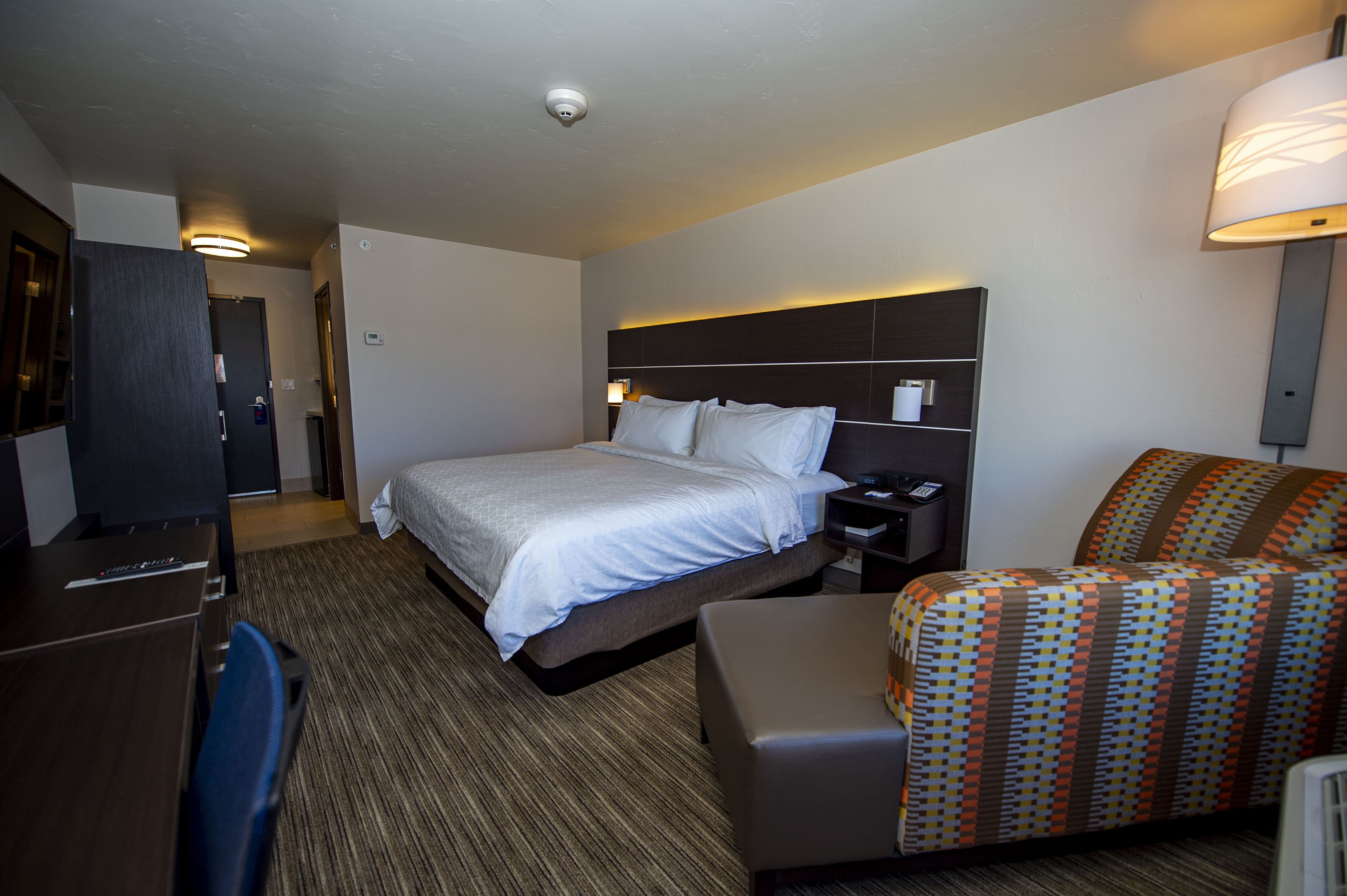 holiday inn express and suites colorado springs afa northgate