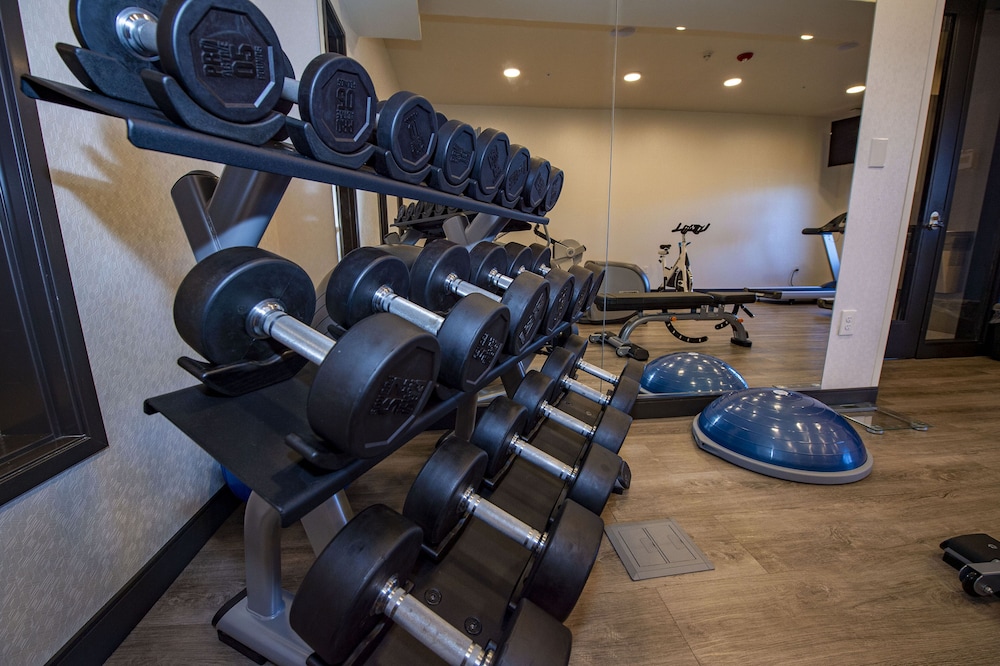 holiday inn express and suites colorado springs afa northgate