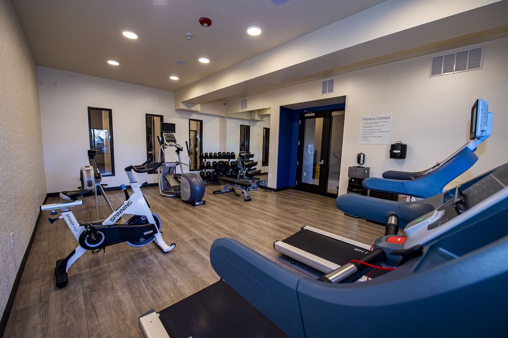 holiday inn express and suites colorado springs afa northgate