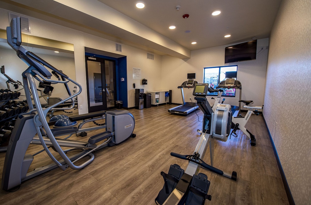 holiday inn express and suites colorado springs afa northgate