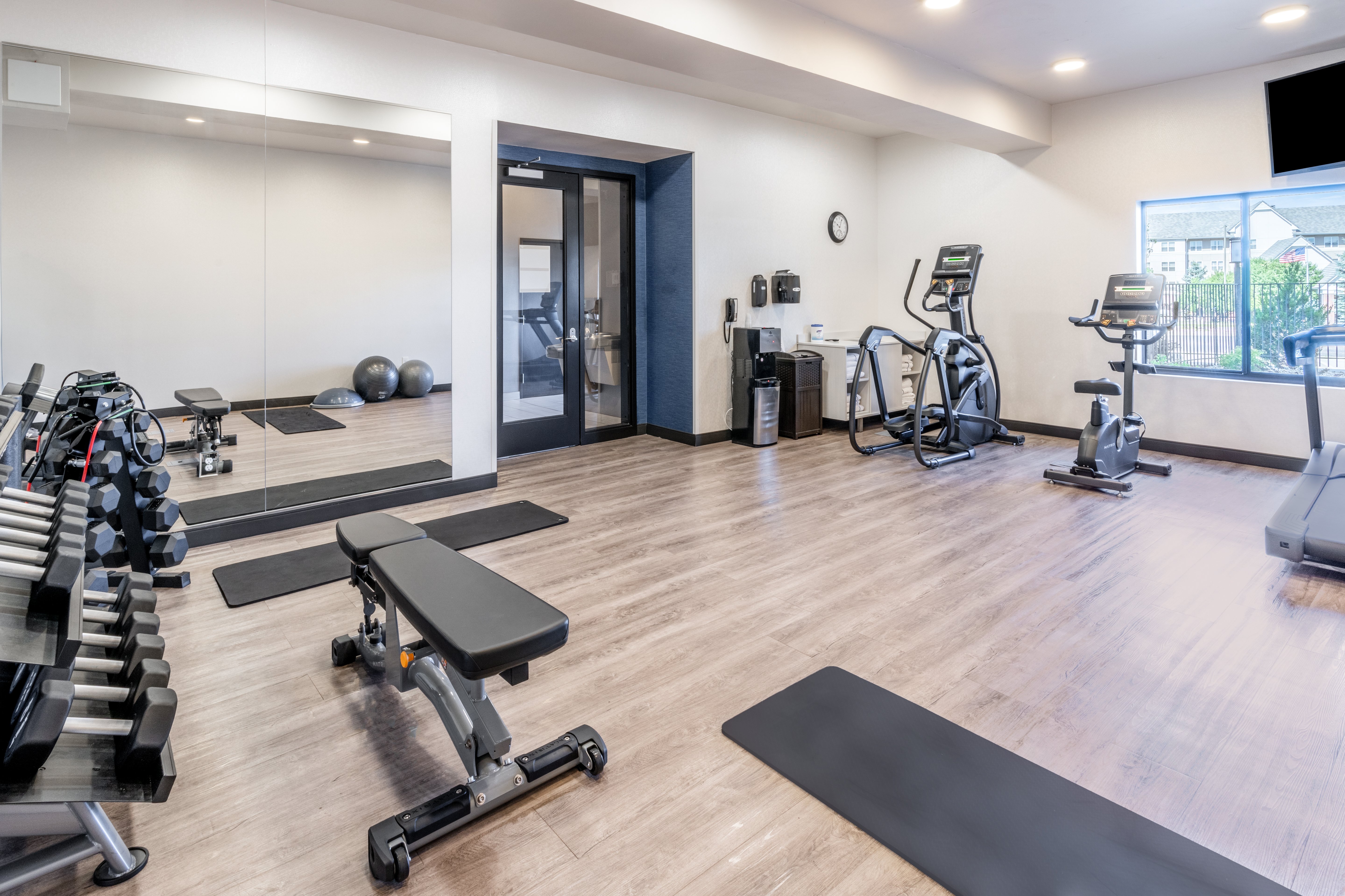 holiday inn express and suites colorado springs afa northgate