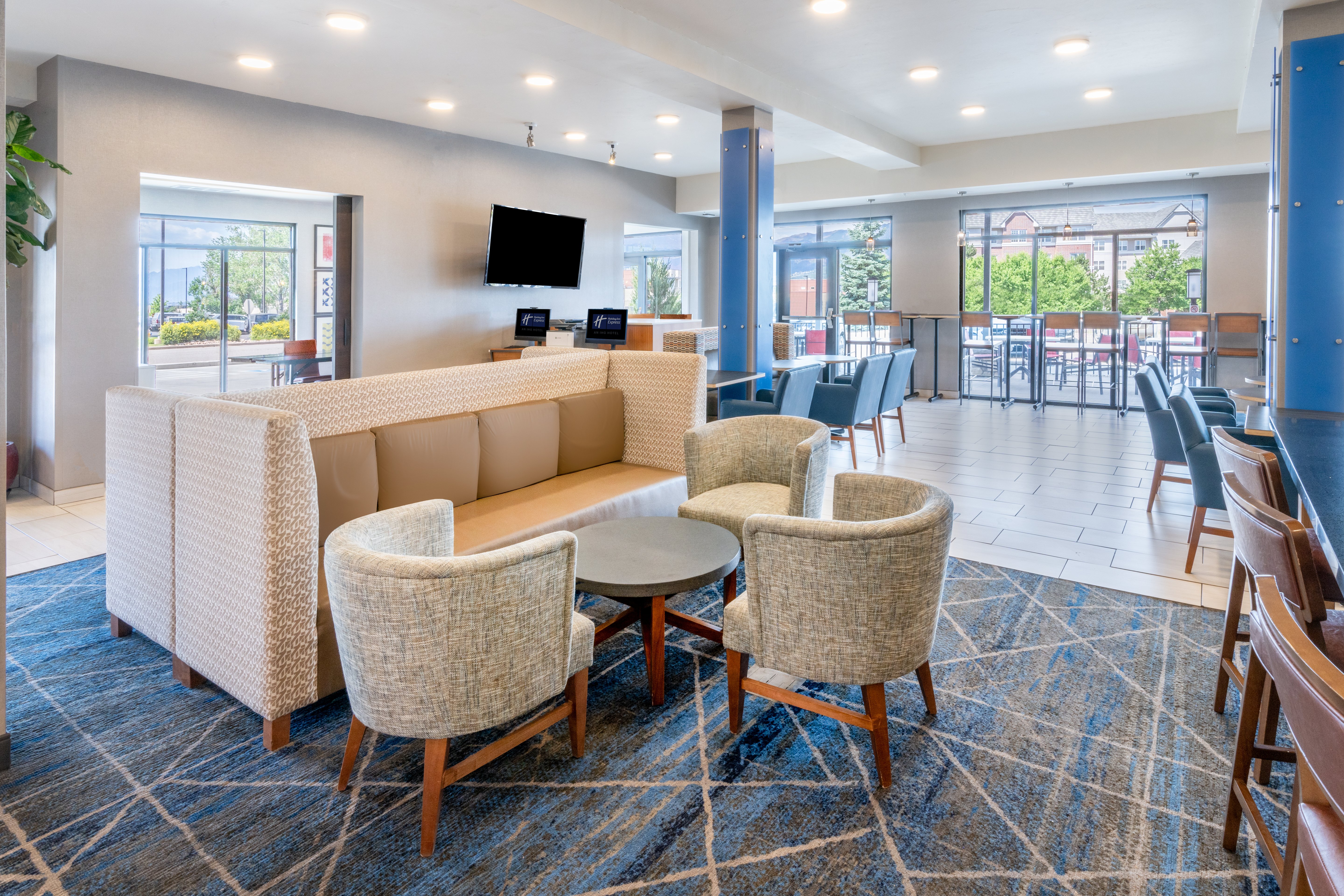 holiday inn express and suites colorado springs afa northgate