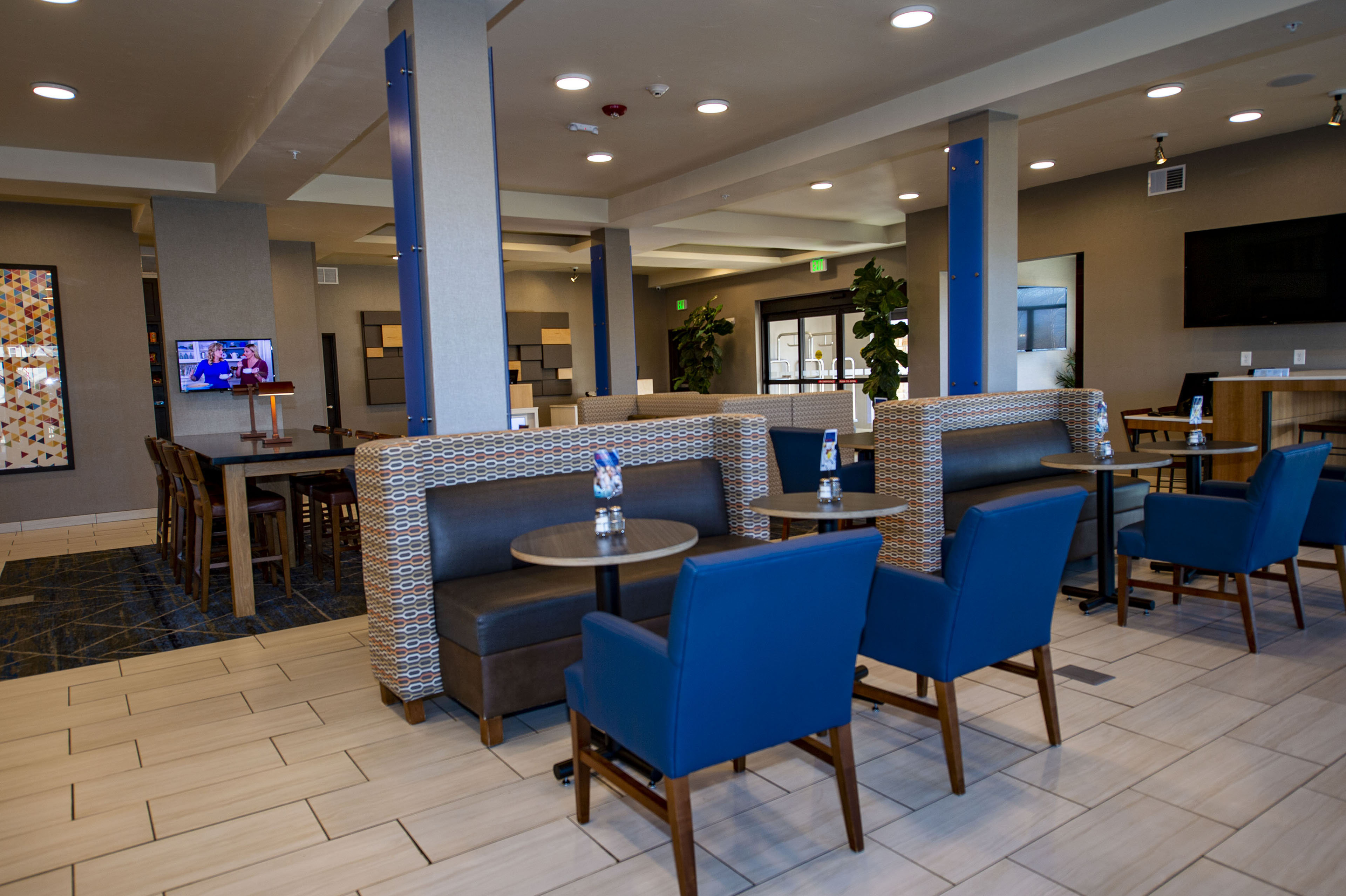 holiday inn express and suites colorado springs afa northgate