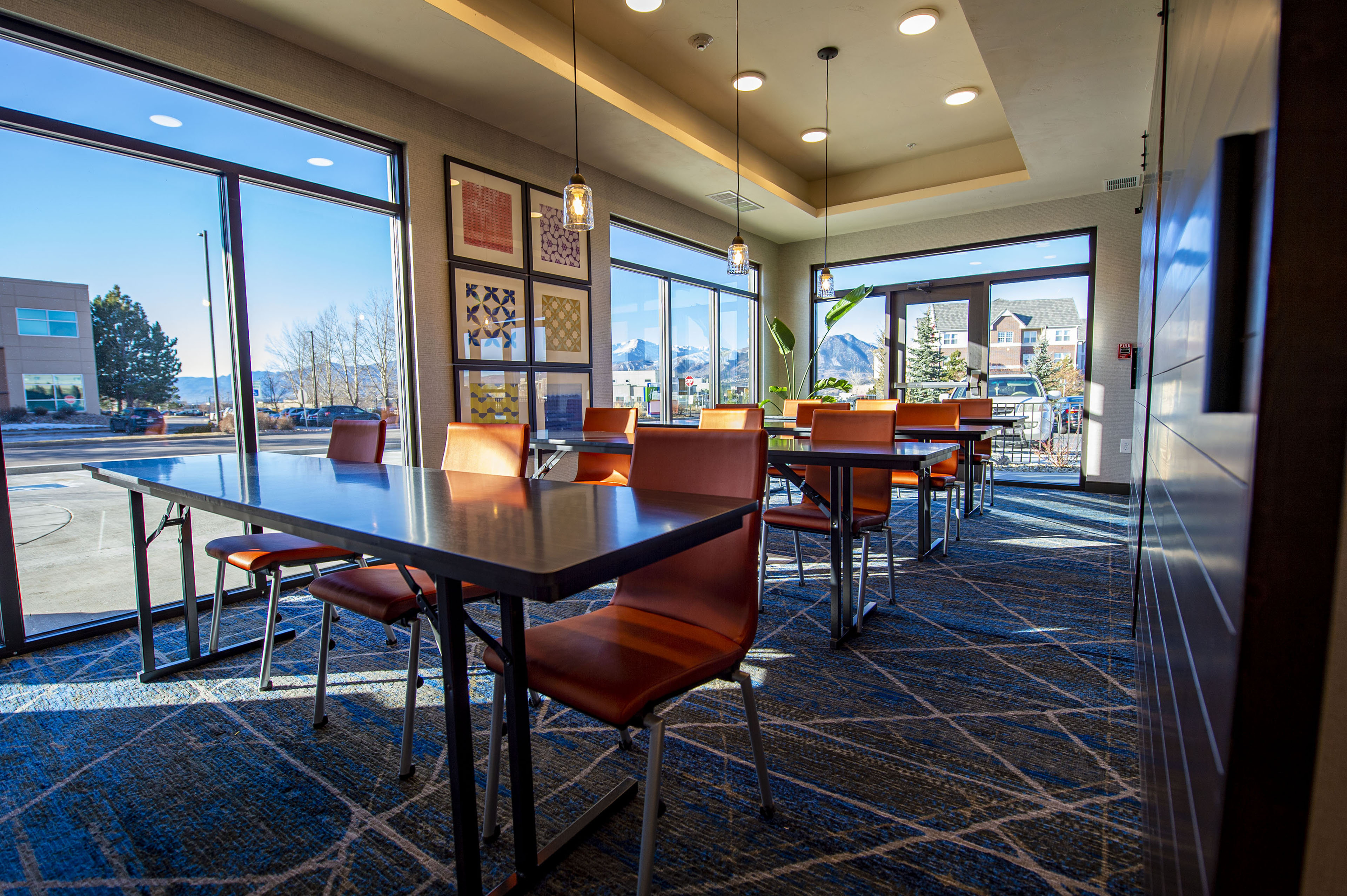 holiday inn express and suites colorado springs afa northgate