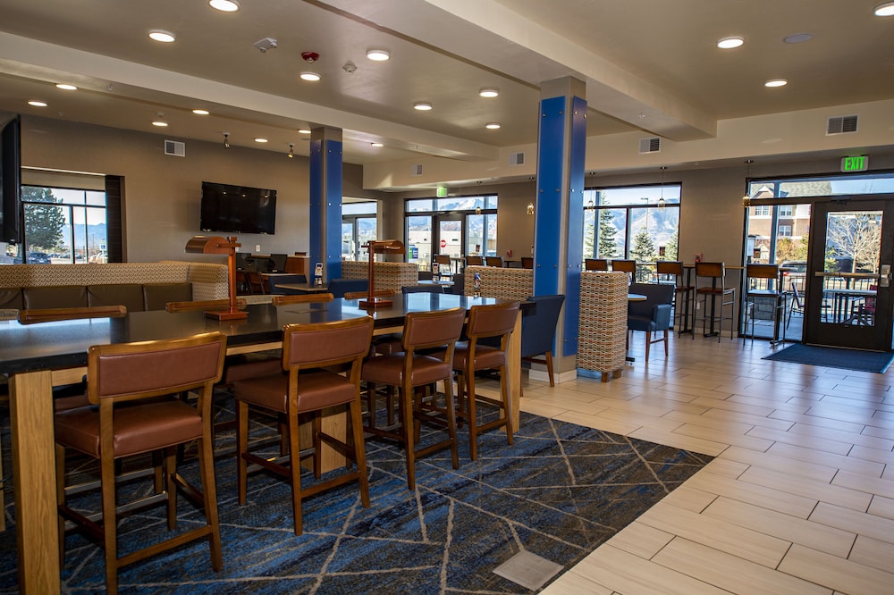 holiday inn express and suites colorado springs afa northgate