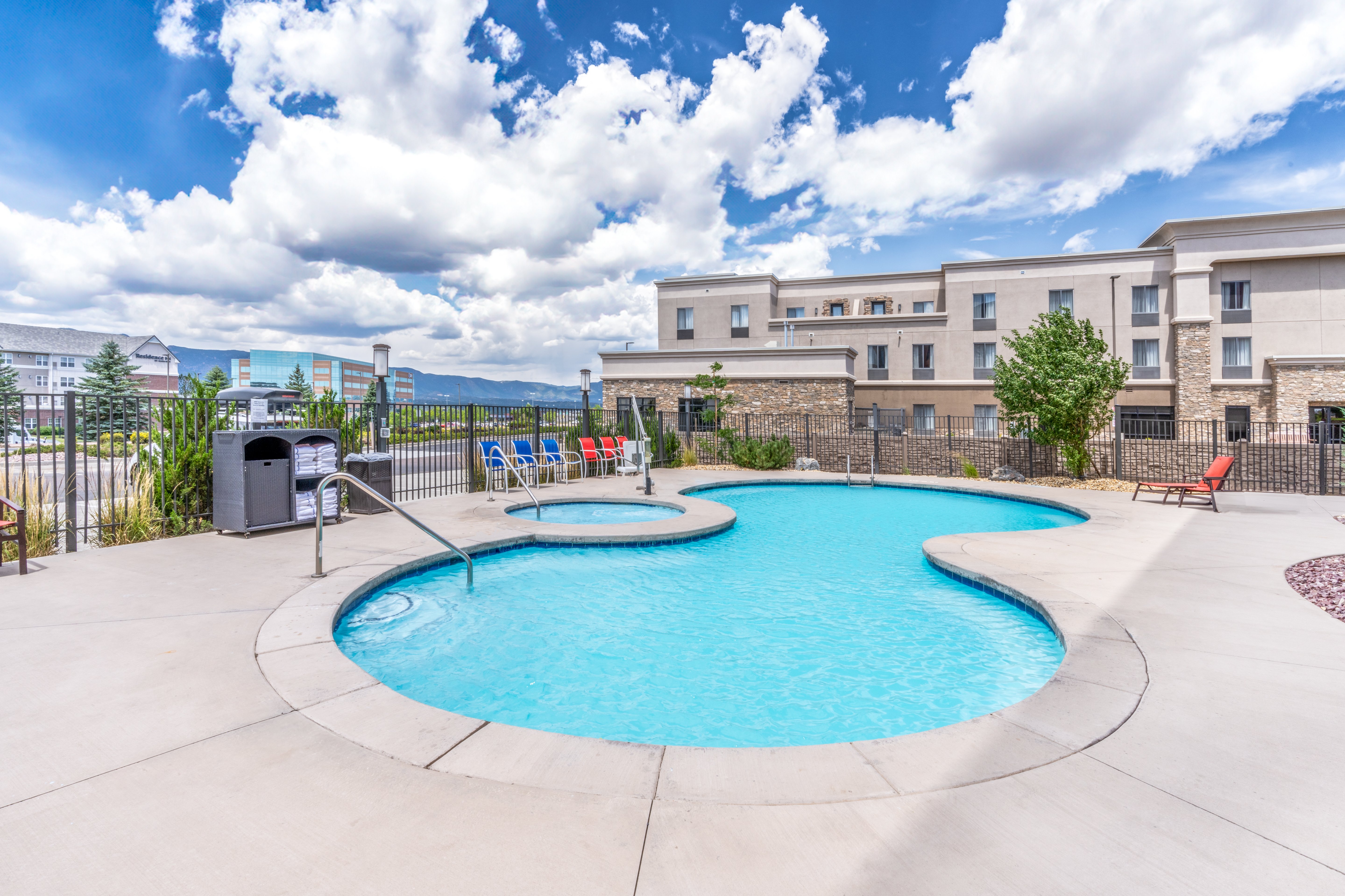 holiday inn express and suites colorado springs afa northgate