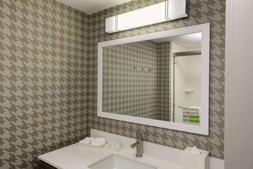home2 suites by hilton louisville airport expo center ky