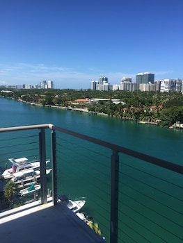 Grand Beach Hotel Bay Harbor,Bay Harbor Islands>>Bal Harbour,4 star