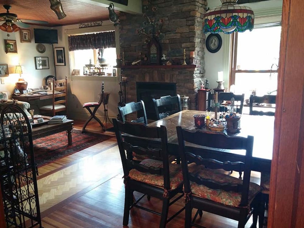 Oasis Bed And Breakfast,East Aurora>>Buffalo,4 star
