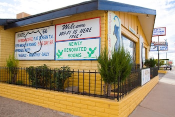 brads desert inn