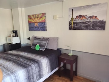 brads desert inn