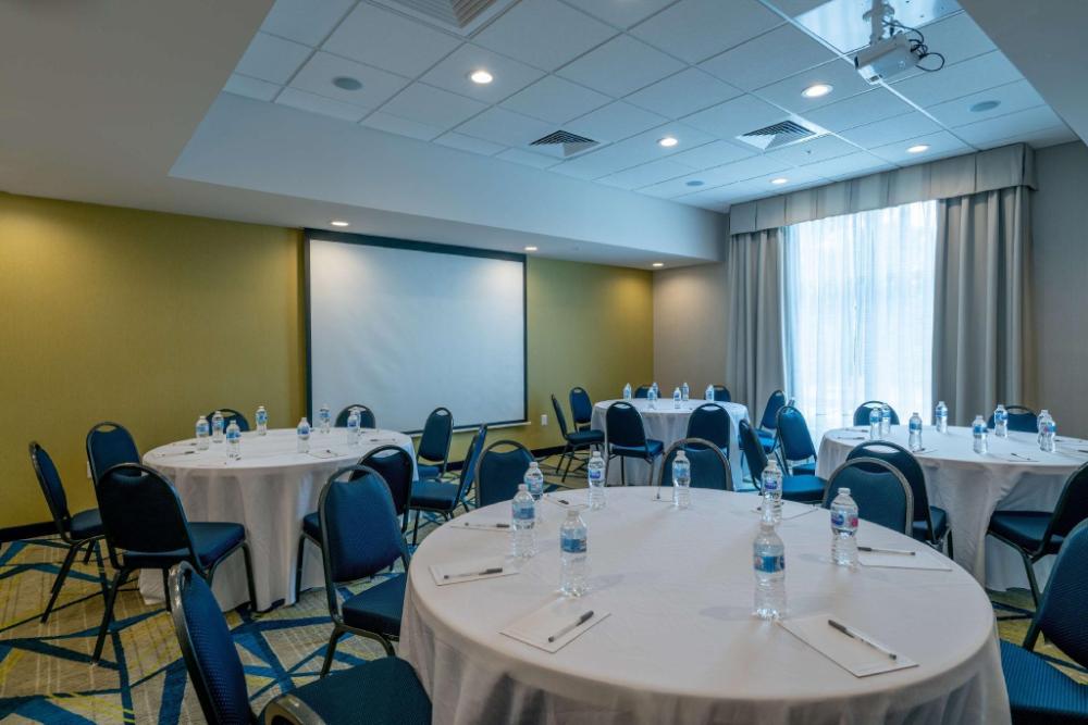 hampton inn and suites glenarden washington dc