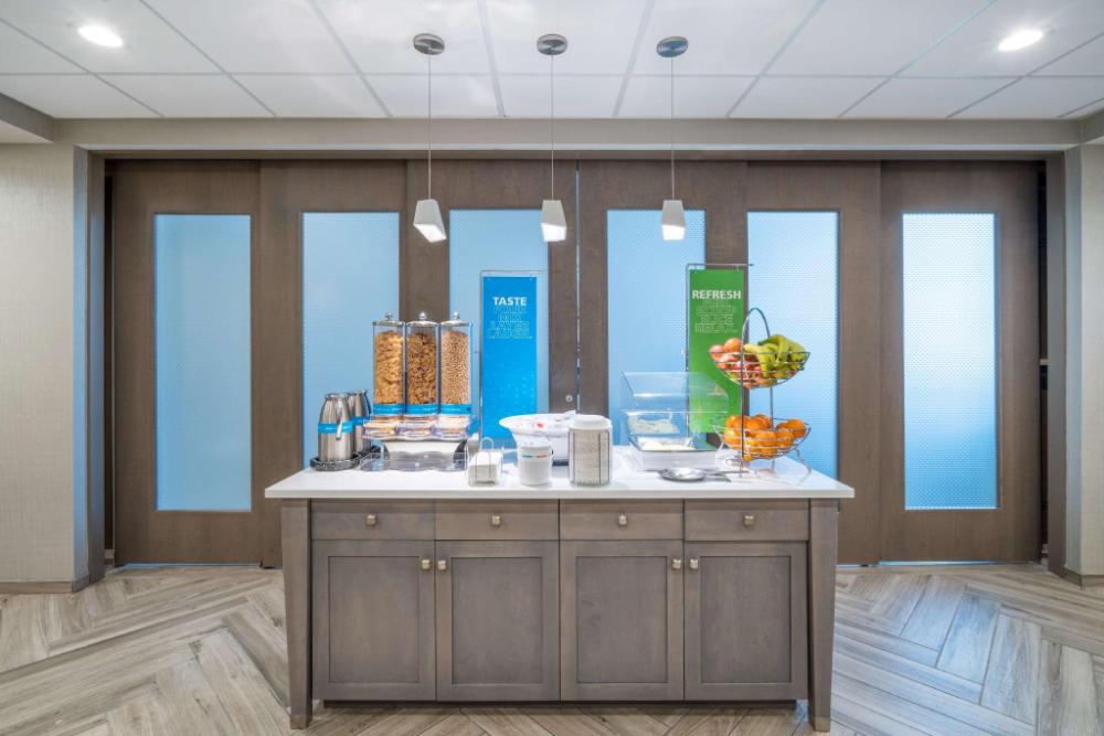 hampton inn and suites glenarden washington dc