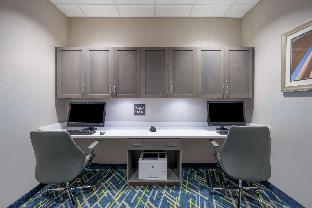 hampton inn and suites glenarden washington dc