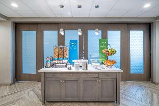 hampton inn and suites glenarden washington dc