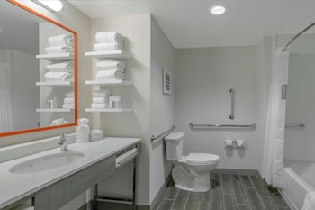 hampton inn and suites glenarden washington dc