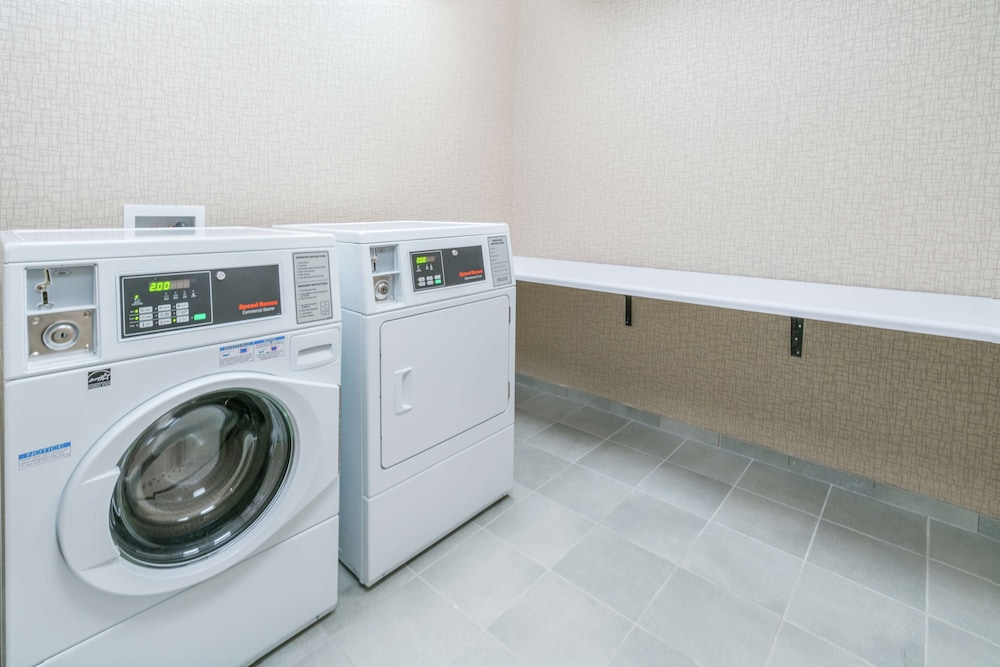 hampton inn and suites glenarden washington dc