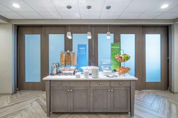 hampton inn and suites glenarden washington dc