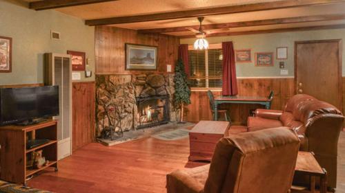 whispering pine cabins