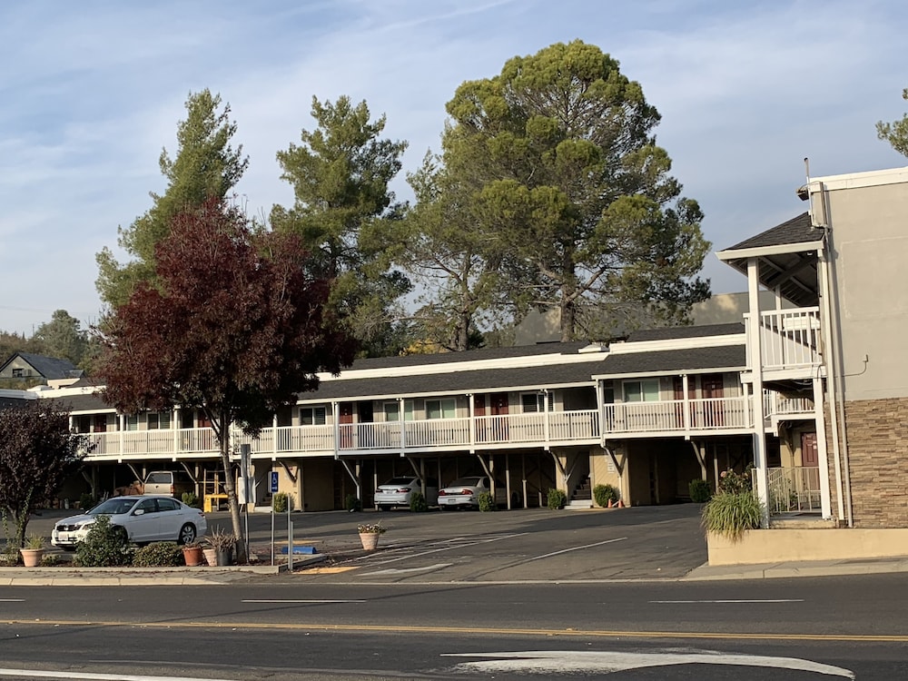 elmwood motel