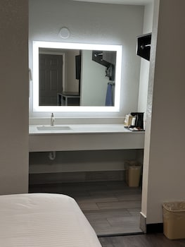 sleepy traveler motel