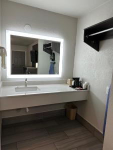sleepy traveler motel