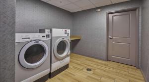 hampton inn and suites roseburg