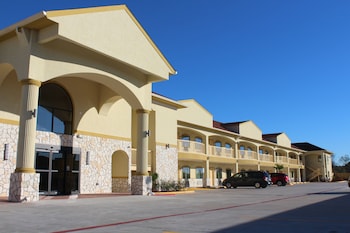 express inn and suites bush airport