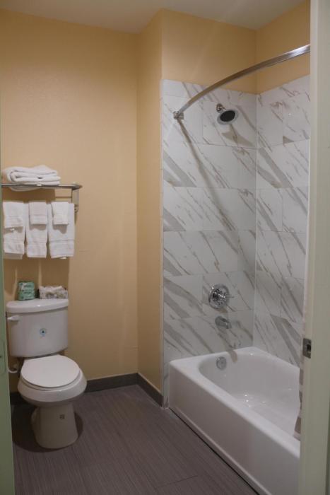 express inn and suites bush airport