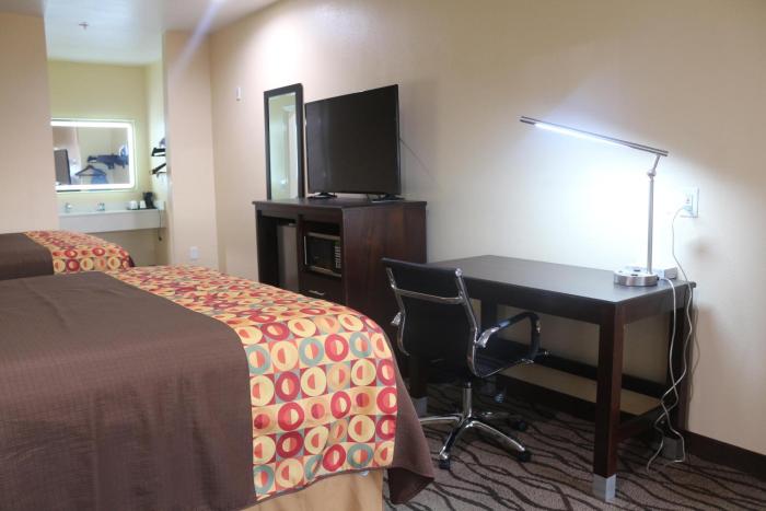express inn and suites bush airport