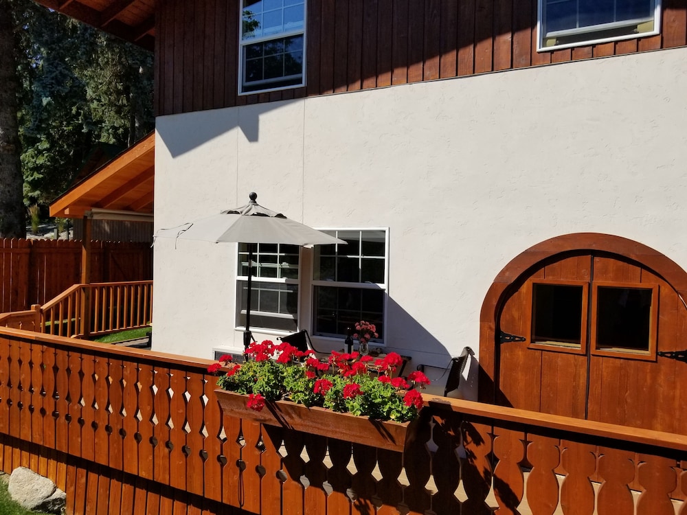 haus hanika adults only