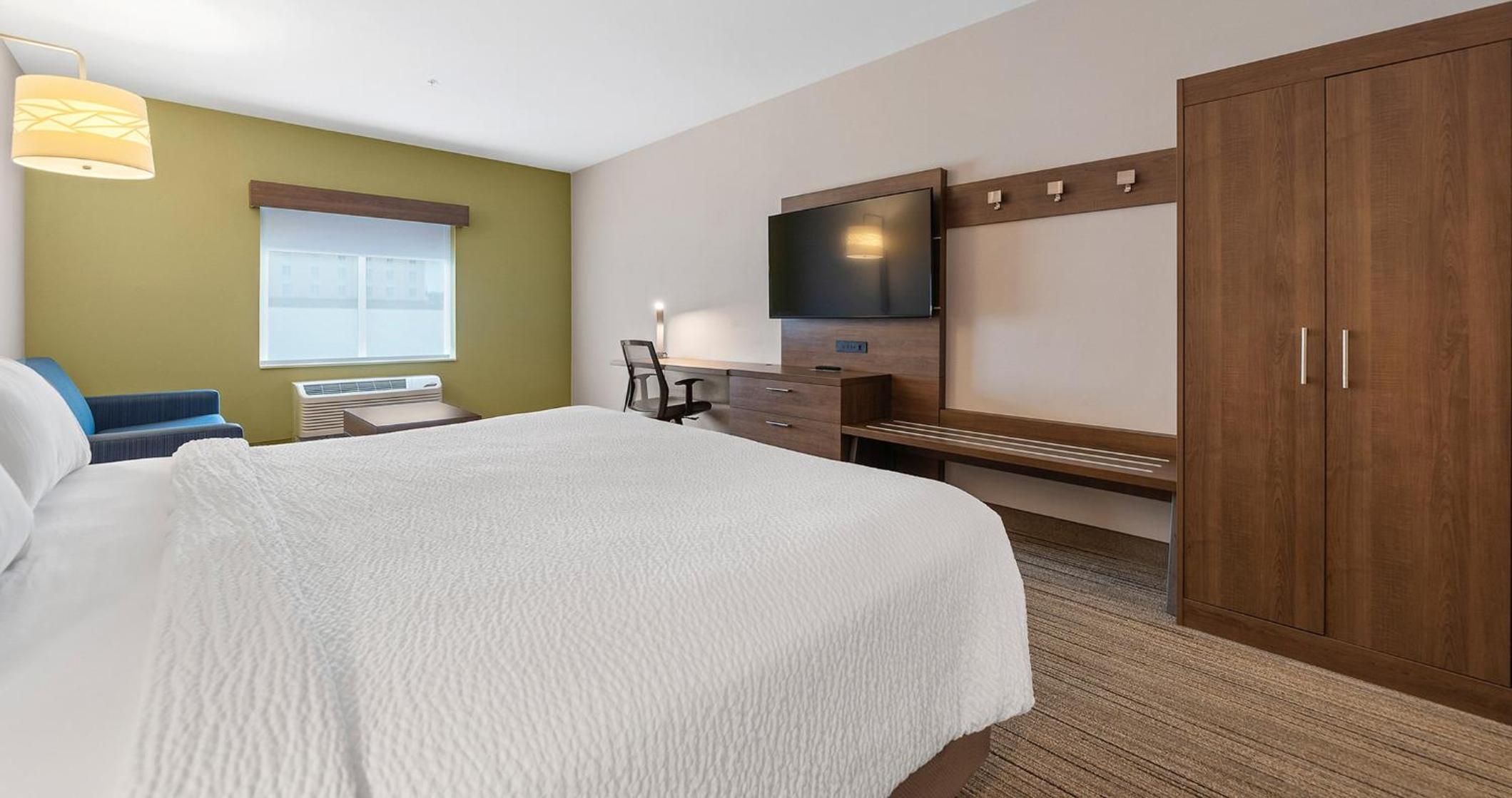 holiday inn express and suites macon north