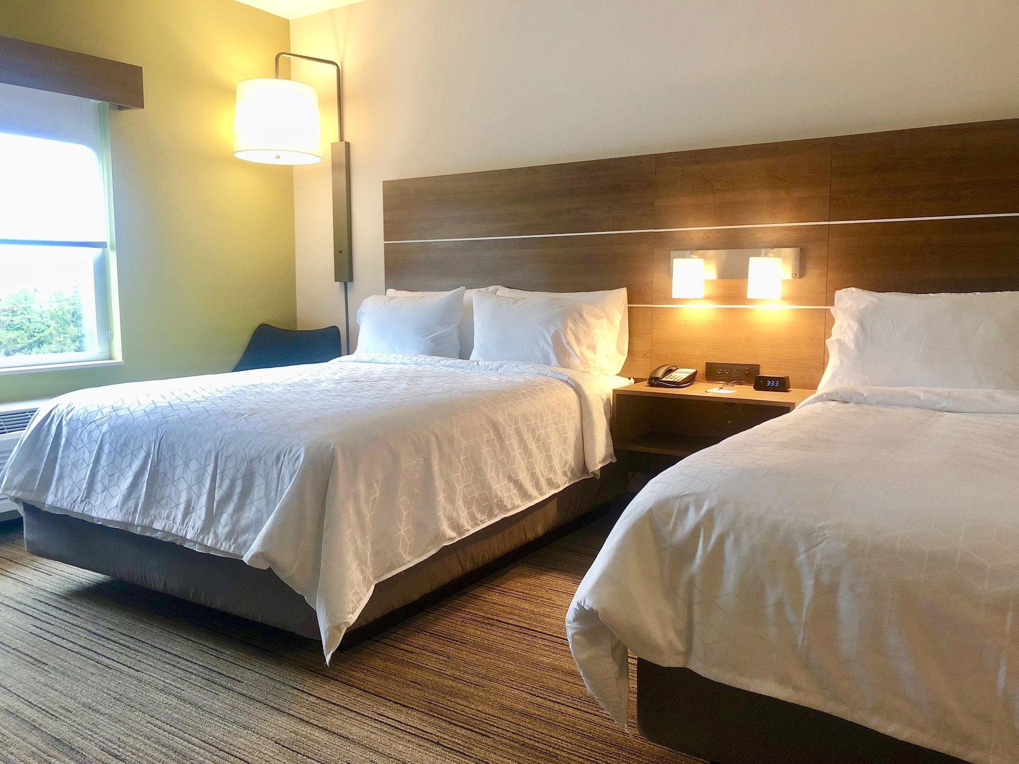 holiday inn express and suites macon north