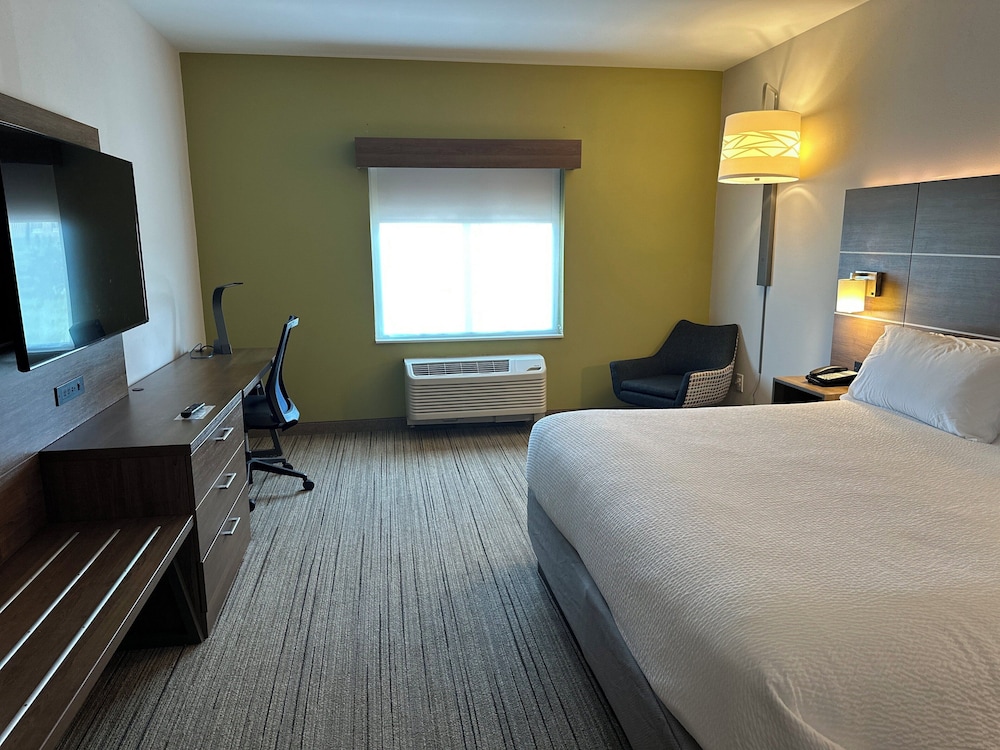 holiday inn express and suites macon north