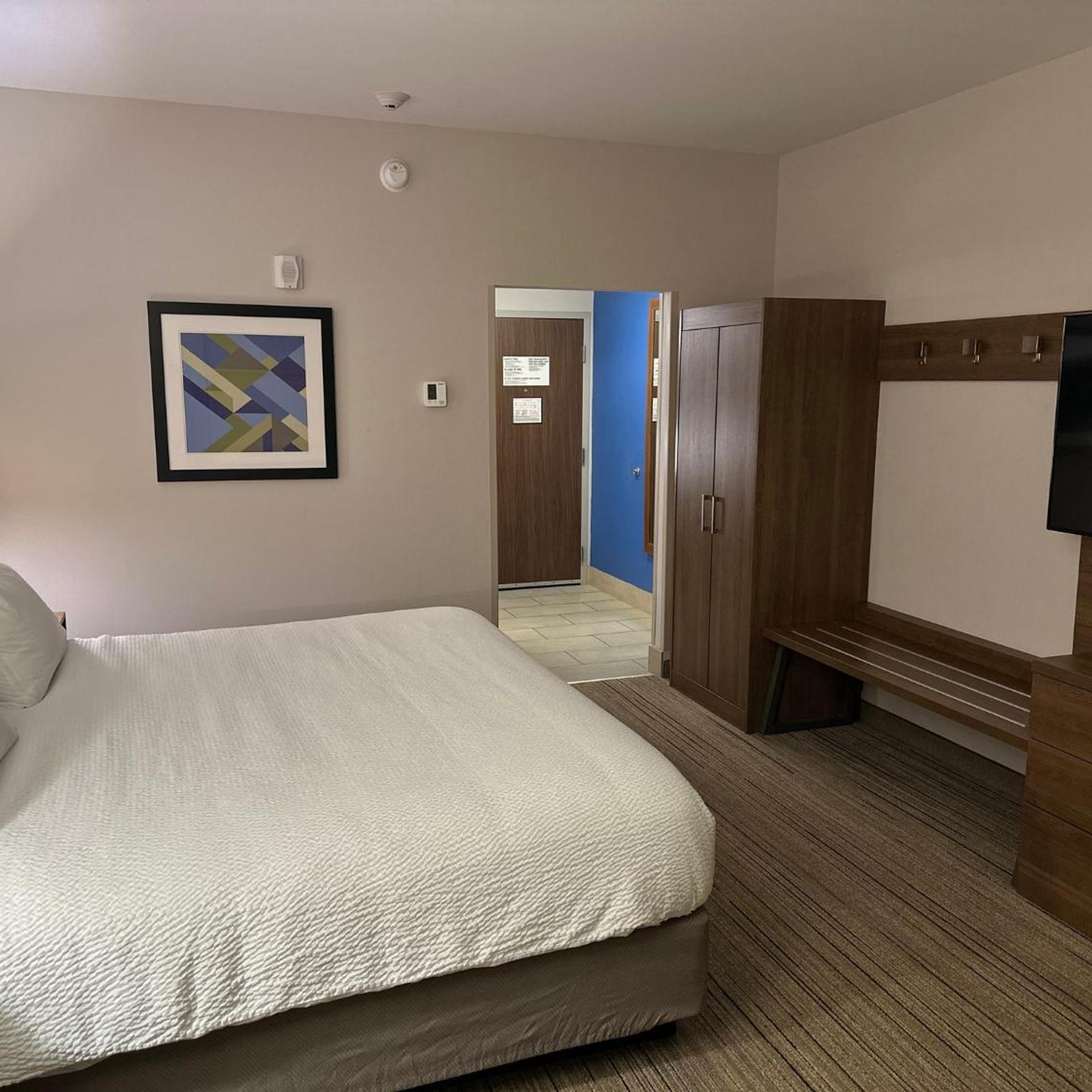 holiday inn express and suites macon north