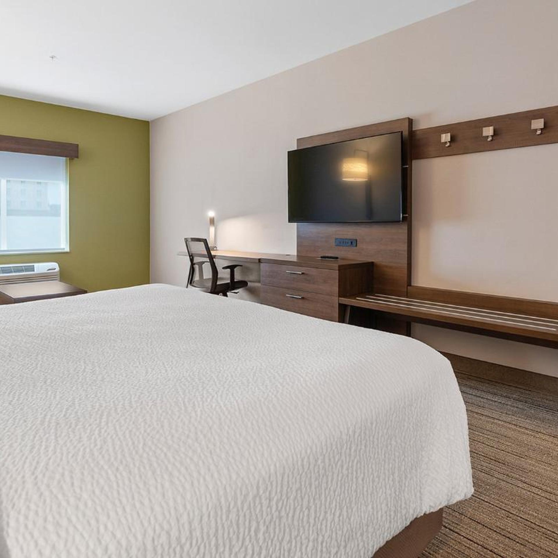 holiday inn express and suites macon north