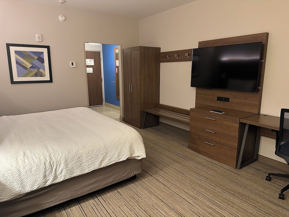 holiday inn express and suites macon north