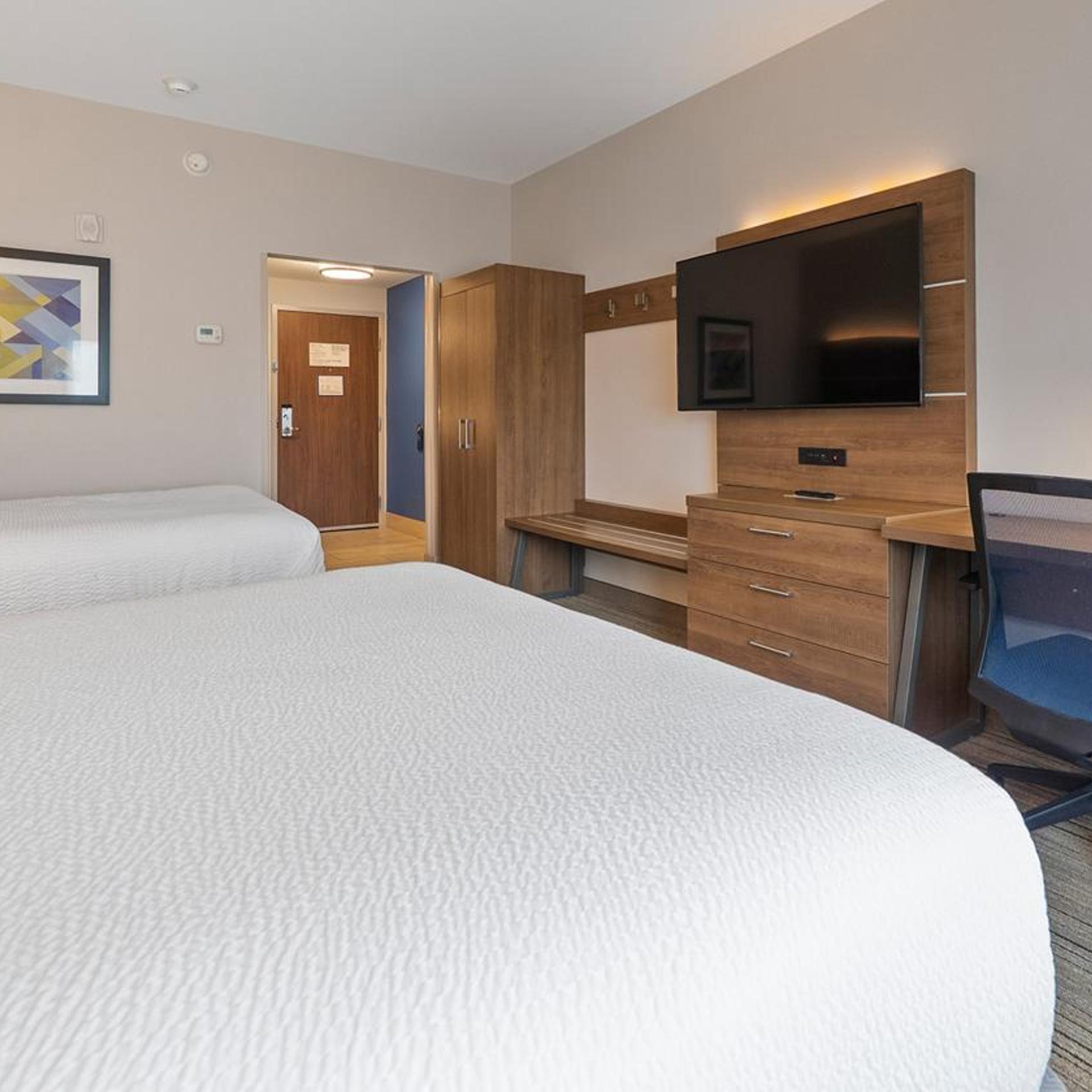 holiday inn express and suites macon north