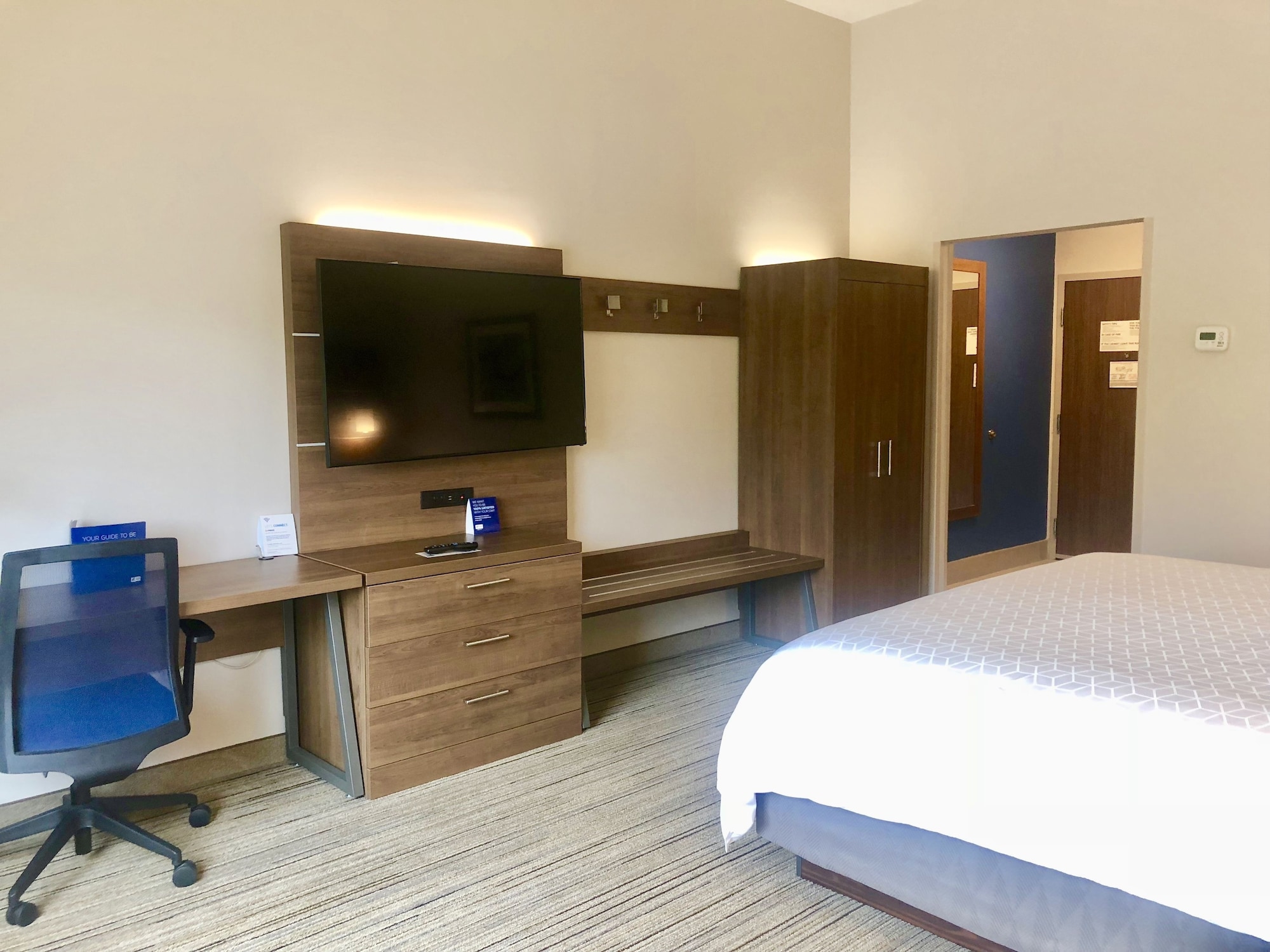 holiday inn express and suites macon north