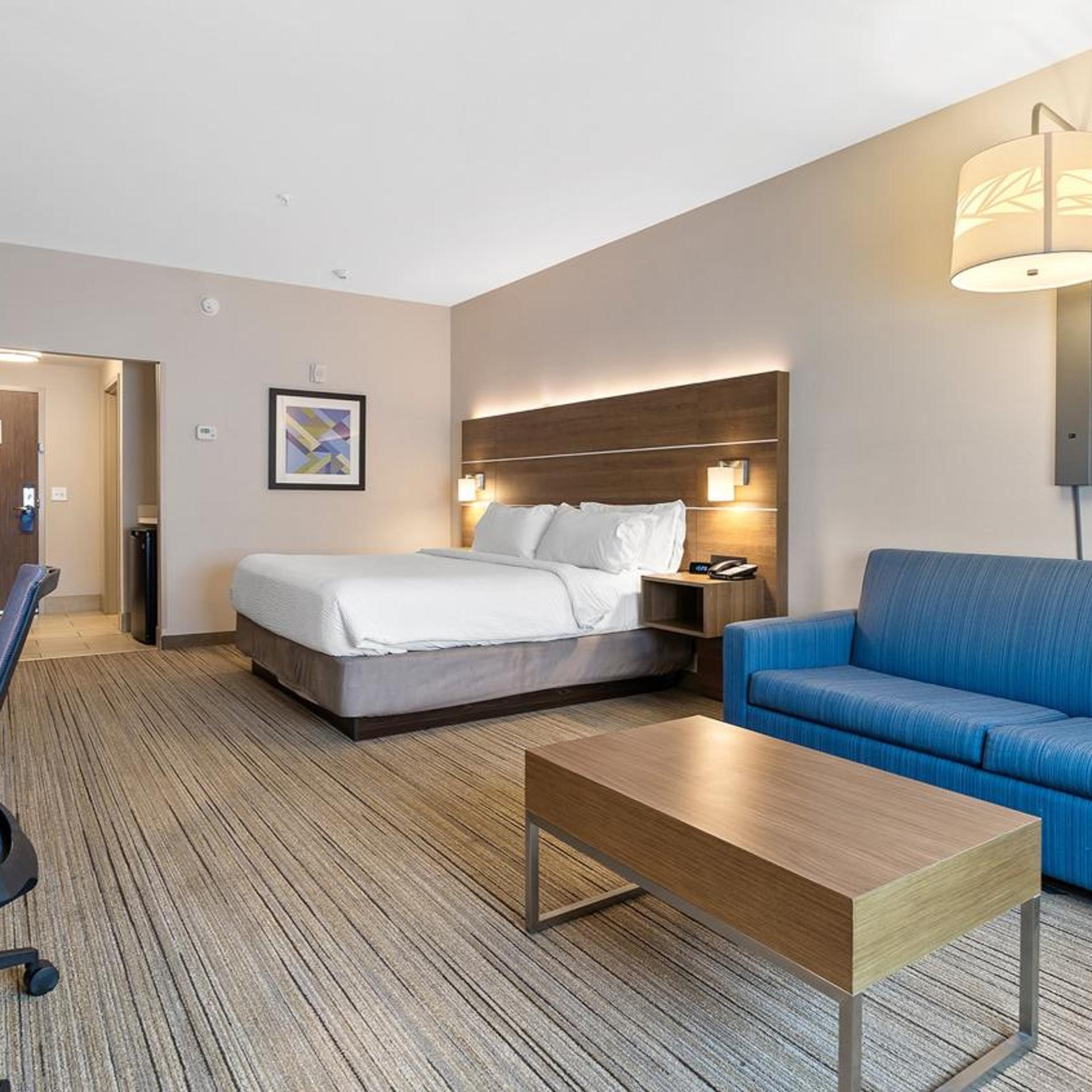 holiday inn express and suites macon north