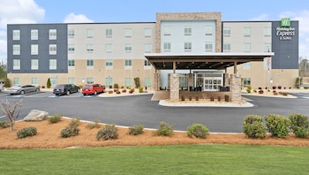 holiday inn express and suites macon north