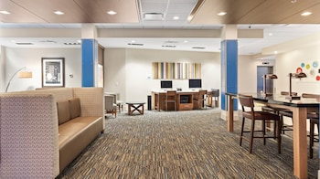 holiday inn express and suites macon north