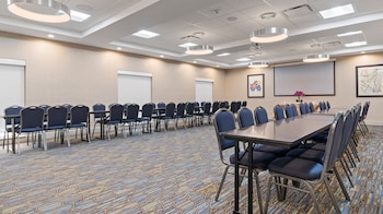 holiday inn express and suites macon north