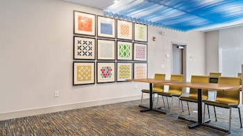 holiday inn express and suites macon north
