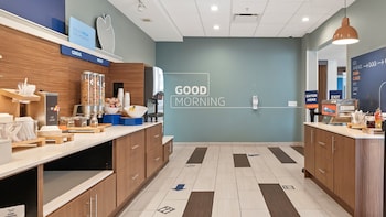 holiday inn express and suites macon north