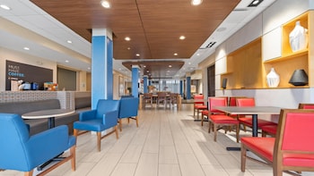 holiday inn express and suites macon north