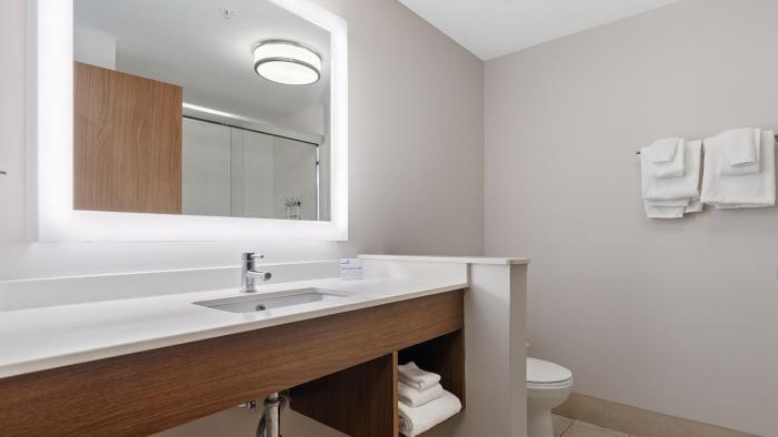 holiday inn express and suites macon north